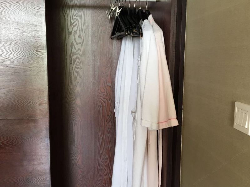 hotelPic