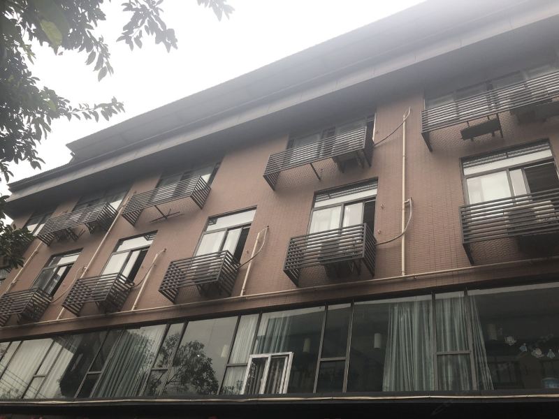 hotelPic