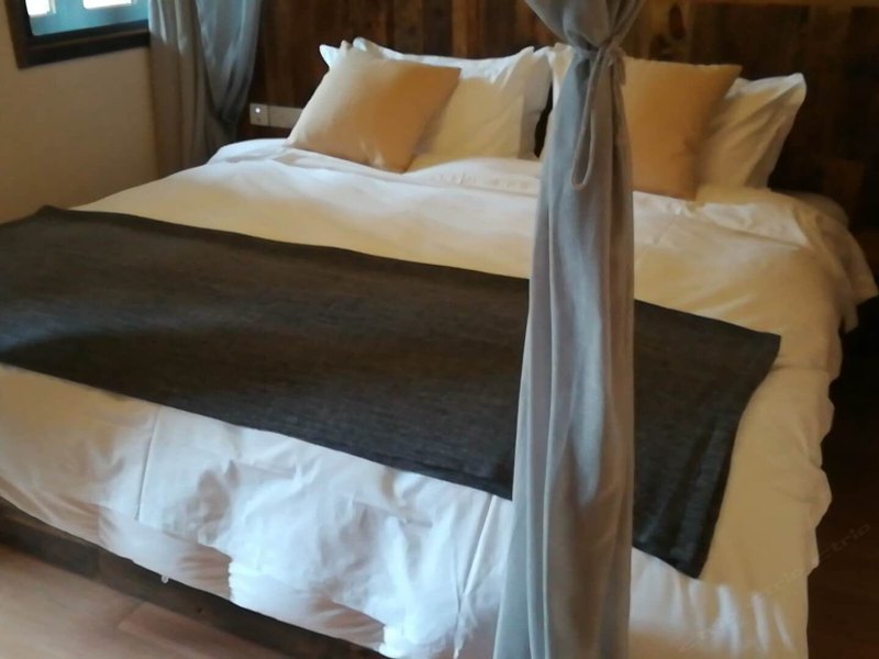 hotelPic