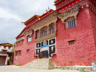 稻城亞丁旅游大約多少錢_到稻城亞丁旅游多少錢_組團去稻城亞丁