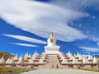 稻城亞丁旅游大約多少錢_到稻城亞丁旅游多少錢_組團去稻城亞丁
