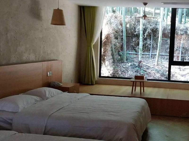 hotelPic