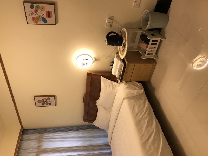 hotelPic