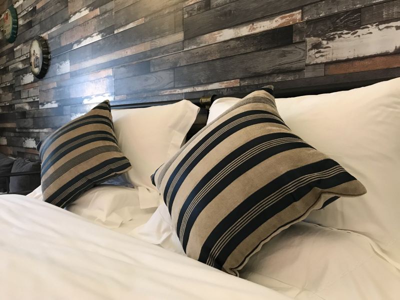hotelPic