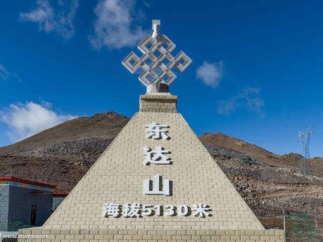 首先是跨越蜿蜒的澜沧江,翻越川藏线上较高的山口-东达山,海拔超过