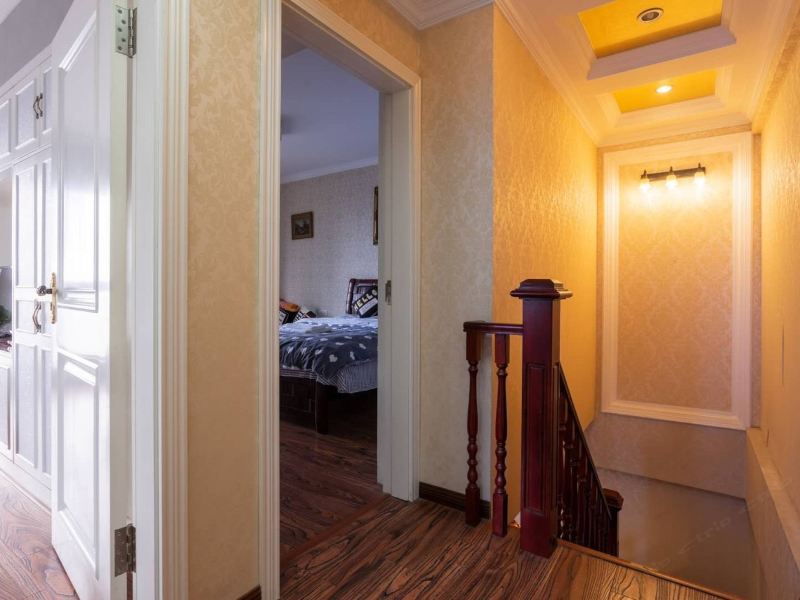 hotelPic