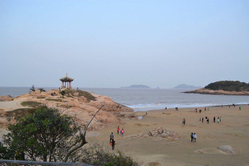 《西游记》的外景地 百步沙上"回头是岸"的大石头,在佛教圣地的普陀山