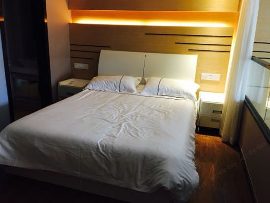hotelPic