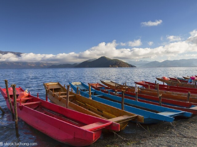 西昌邛海+泸沽湖4日游 坐猪槽船 摩梭篝火晚会