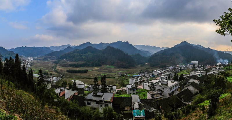 避暑胜地—合乐苗族乡来龙湖