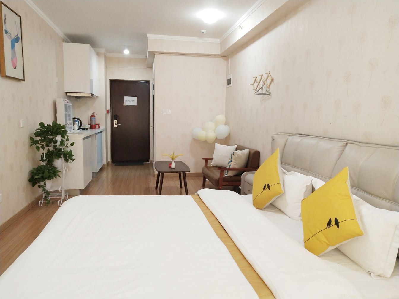 情侣大床房