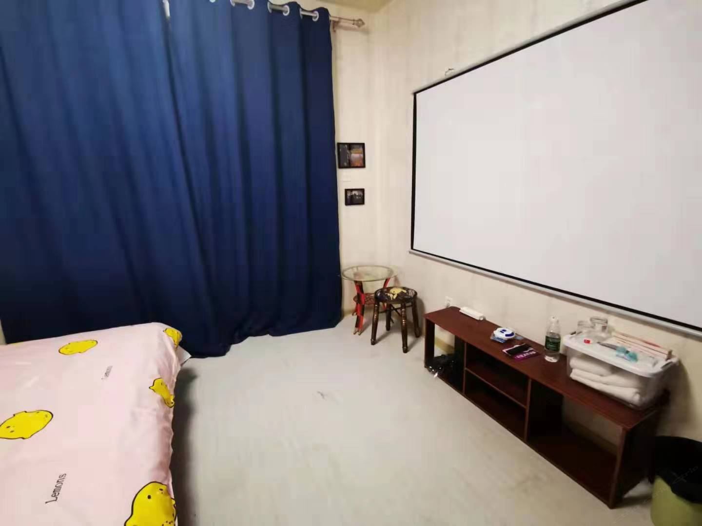 轻奢影院主题大床房