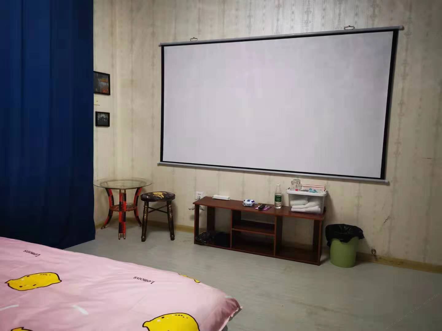 轻奢影院主题大床房
