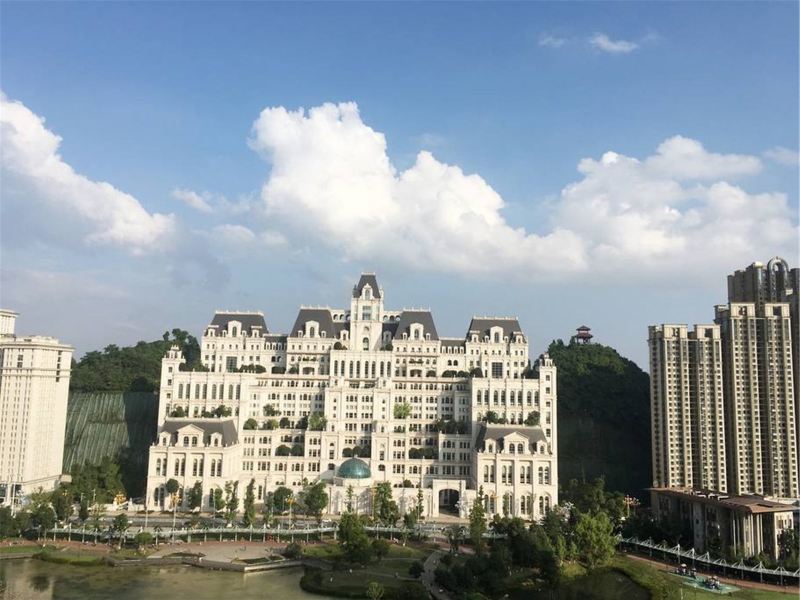 hotelPic