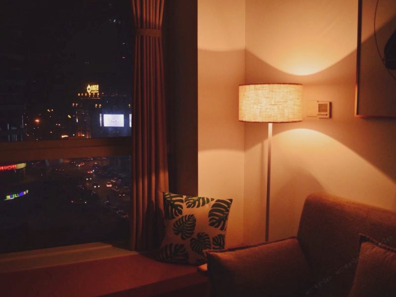 hotelPic