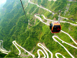 跟團(tuán)張家界天門山玻璃棧道旅游價格表_張家界天門山玻璃棧道游特價團(tuán)_去張家界天門山玻璃棧道游要多少錢