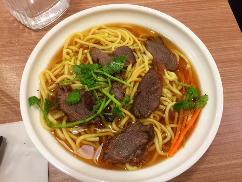 牛肉面,面条有嚼劲.