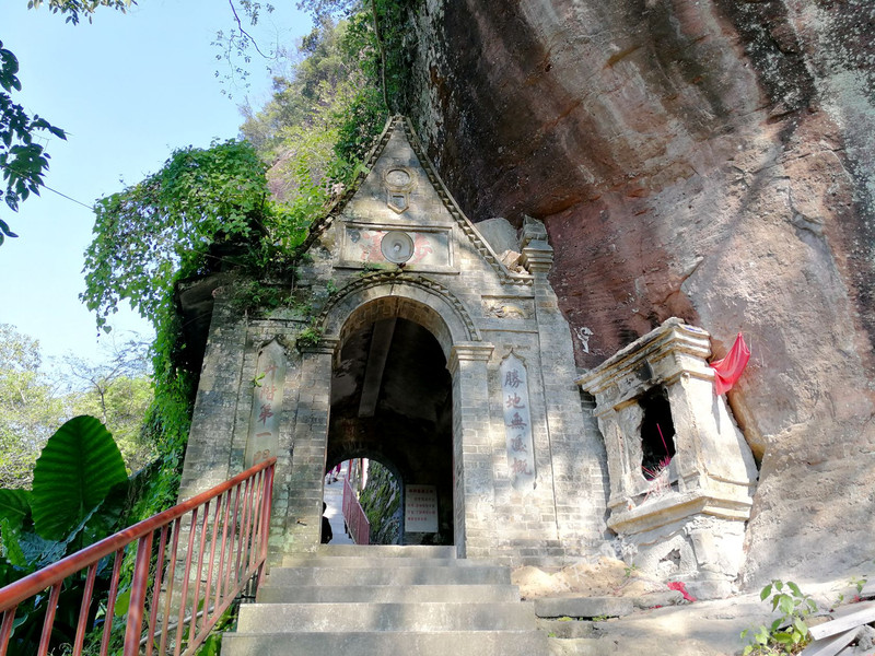 永安百丈岩:它是桃源洞景区的一部分,30余处名胜,却无