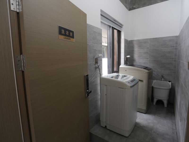 hotelPic