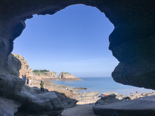 吕峡沙滩又称小吕沙滩,为霞浦县"外浒,大京,高罗,吕峡"四大沙滩之一.