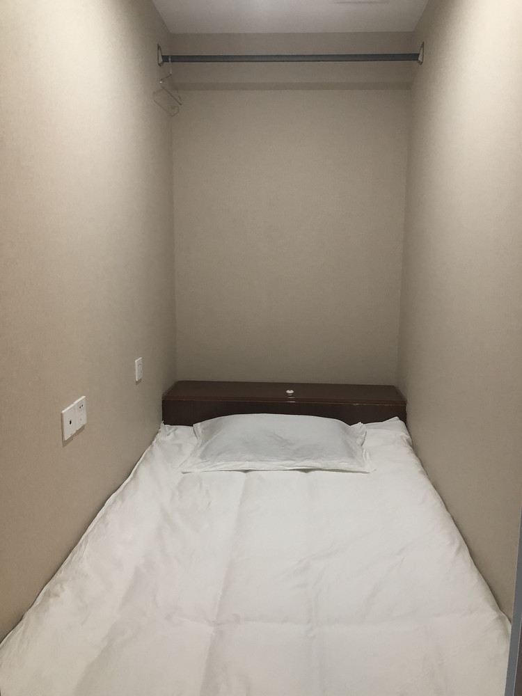 普通胶囊房(无窗)(床位)(公共卫浴)