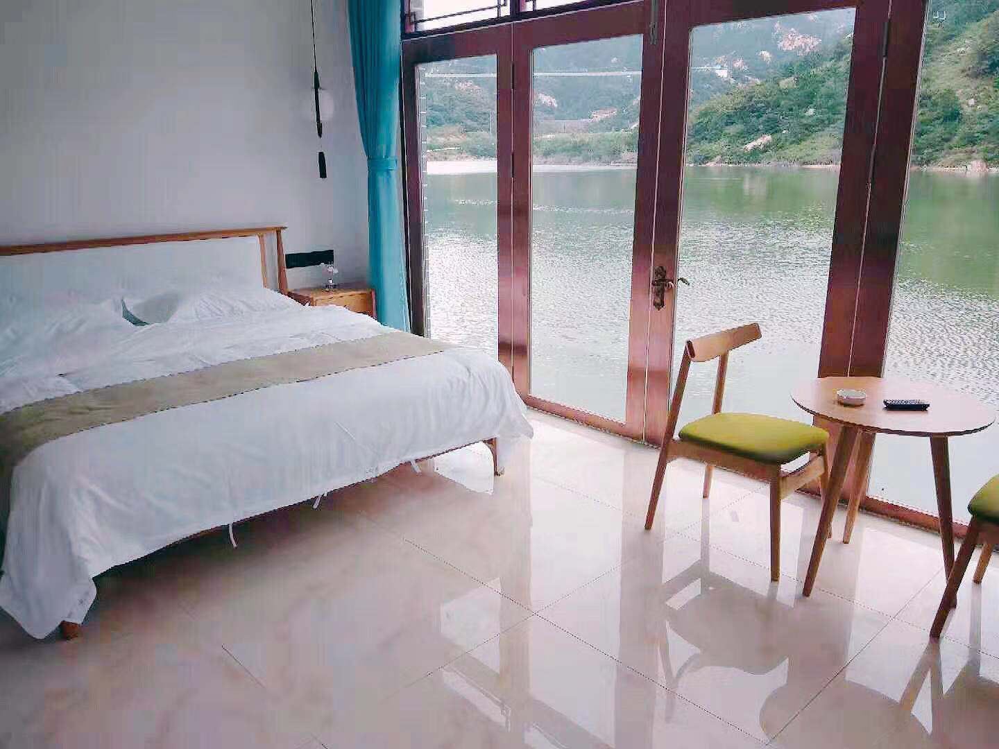 山水大床房