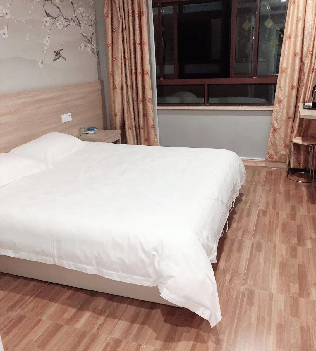 豪华大床房