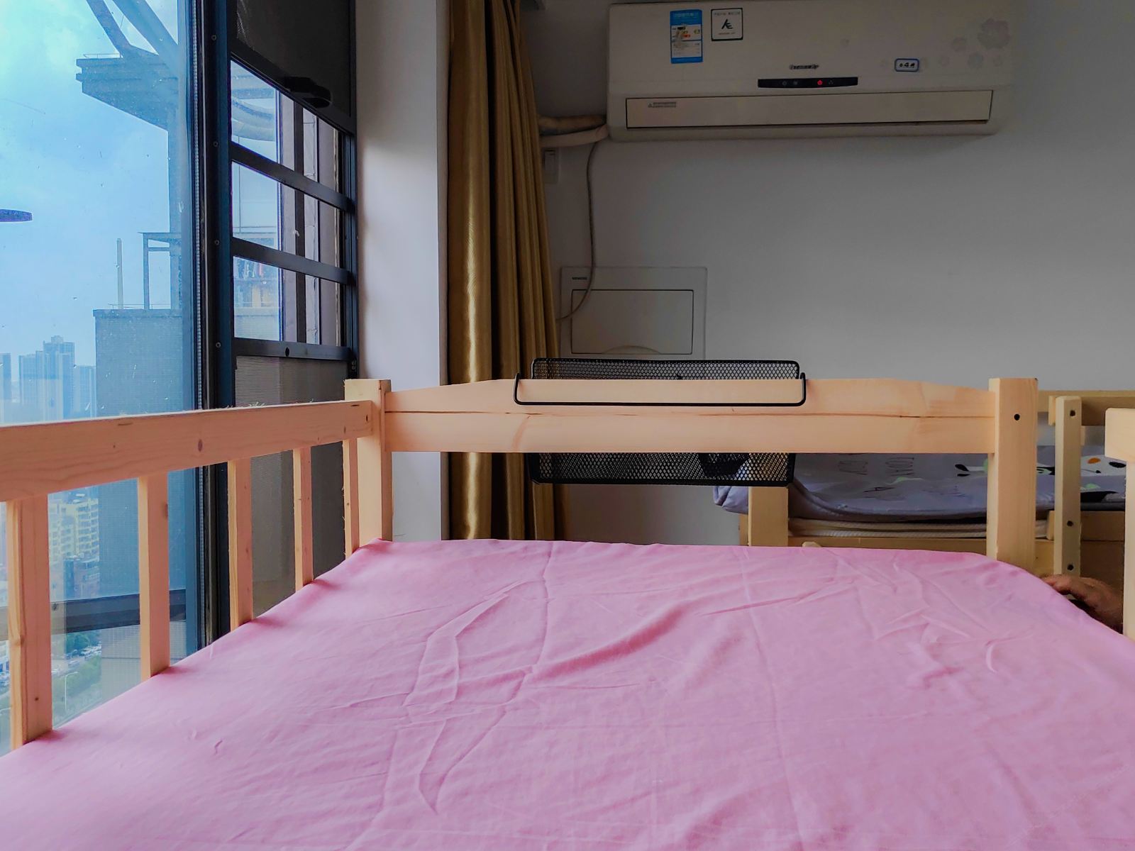 雅典娜六人间(床位)(公共卫浴)