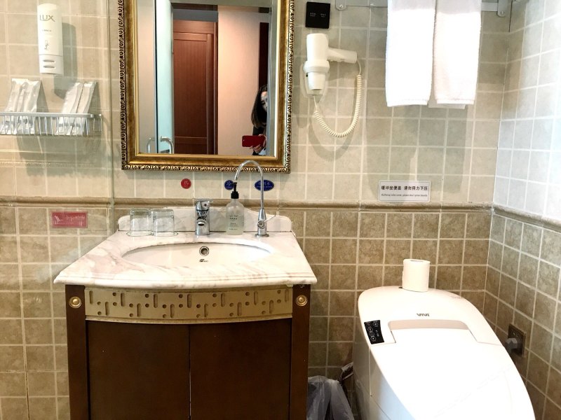 hotelPic