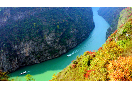 <长江三峡-三峡大坝-重庆动卧7日游>精选美国公司维多利亚5星级游船阳台观景客房，欢乐老年旅行团，好玩还不累，去了的人都说好