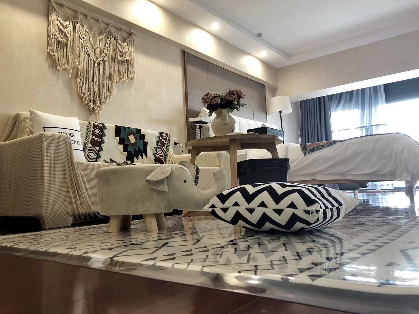 落叶主题大床房