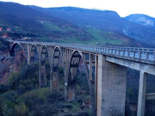 http:\/\/www.tuniu.com\/tour\/210618477