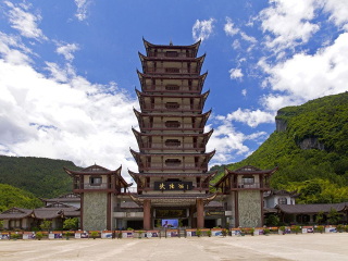 張家界天門(mén)山玻璃棧道旅游團(tuán)報(bào)價(jià)2021_張家界天門(mén)山玻璃棧道旅游團(tuán)報(bào)價(jià)自由行_張家界天門(mén)山玻璃棧道旅游費(fèi)用