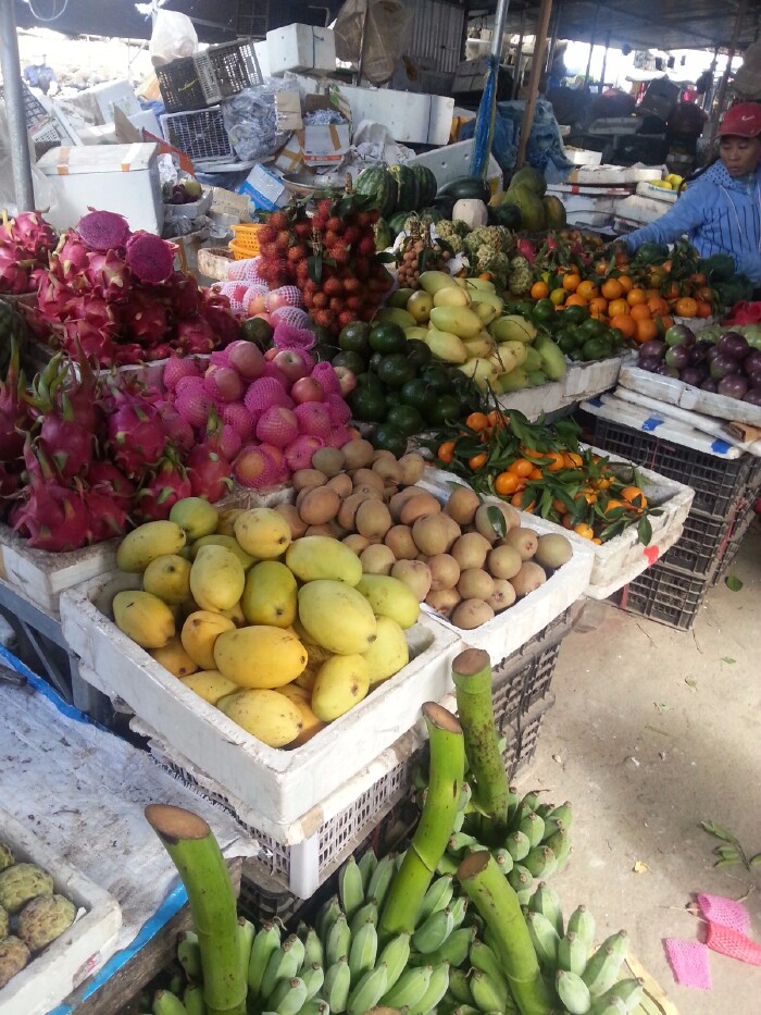 琳琅满目的热带水果