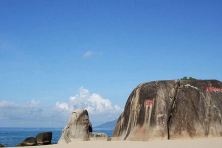 <海南海口-三亚5日游>嗨爆双海岛，畅游呀诺达，浪漫天涯，全程入住舒适酒店，升级一晚南山景区海景房，赏夜游三亚湾，24H接送