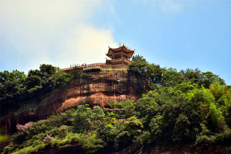 丹霞山长老峰,赤壁丹霞长老峰之巅的观日亭