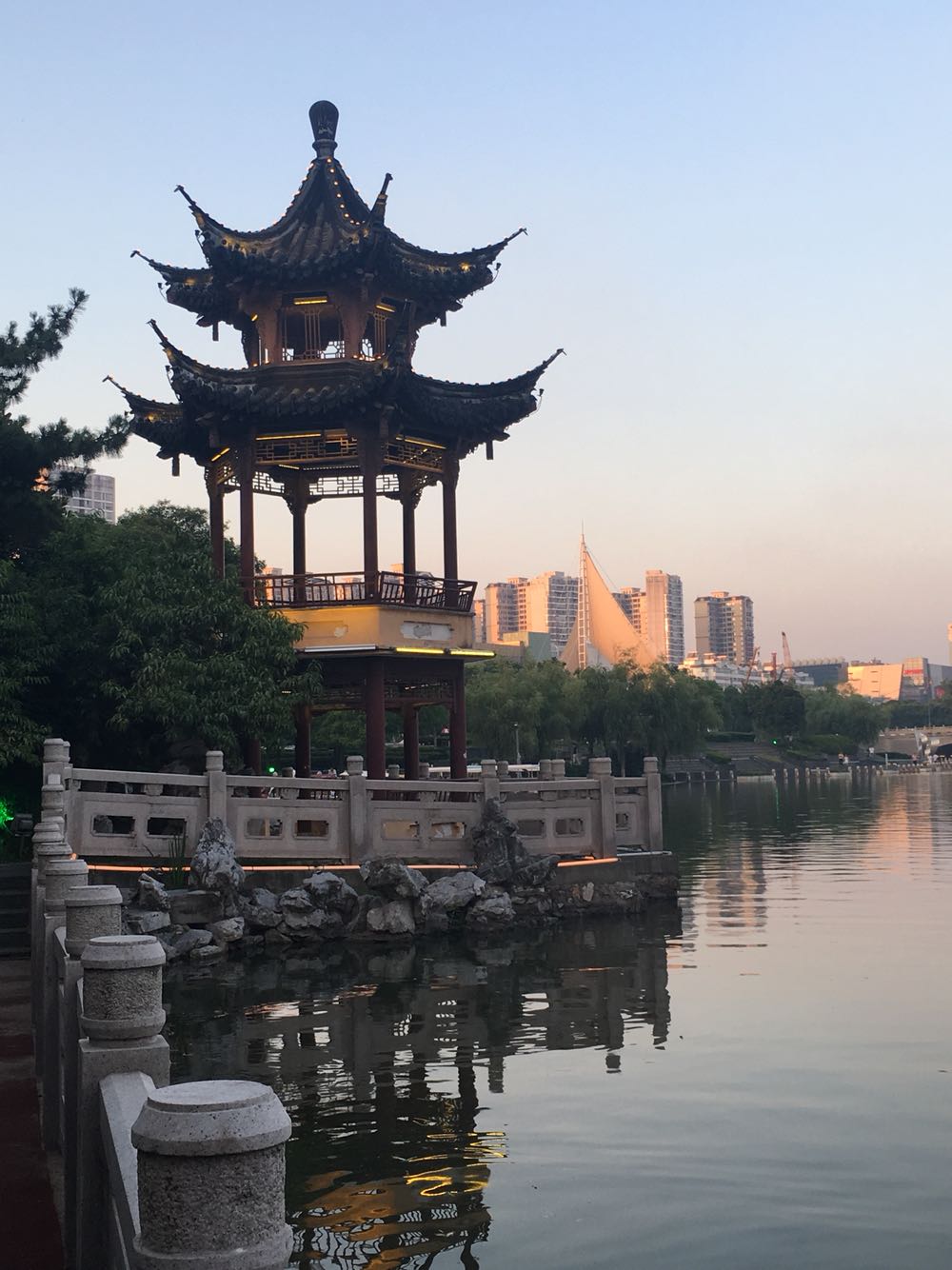 泰州的凤城河风景区几月份去比较美?