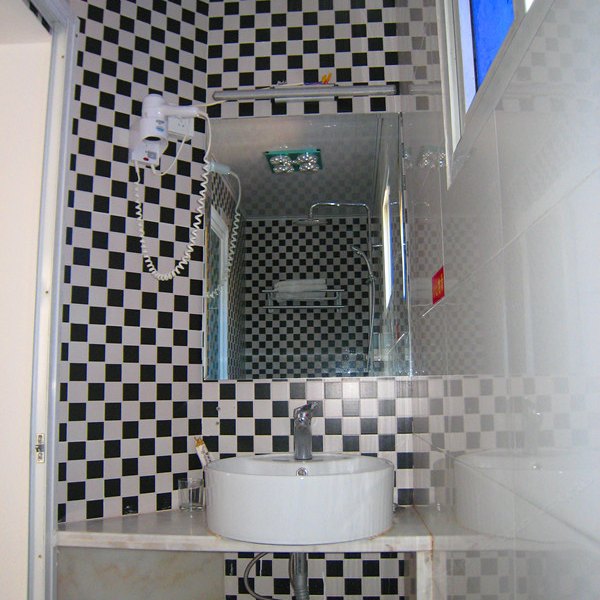 hotelPic