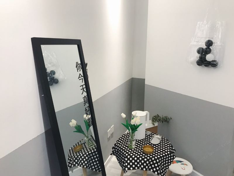 hotelPic