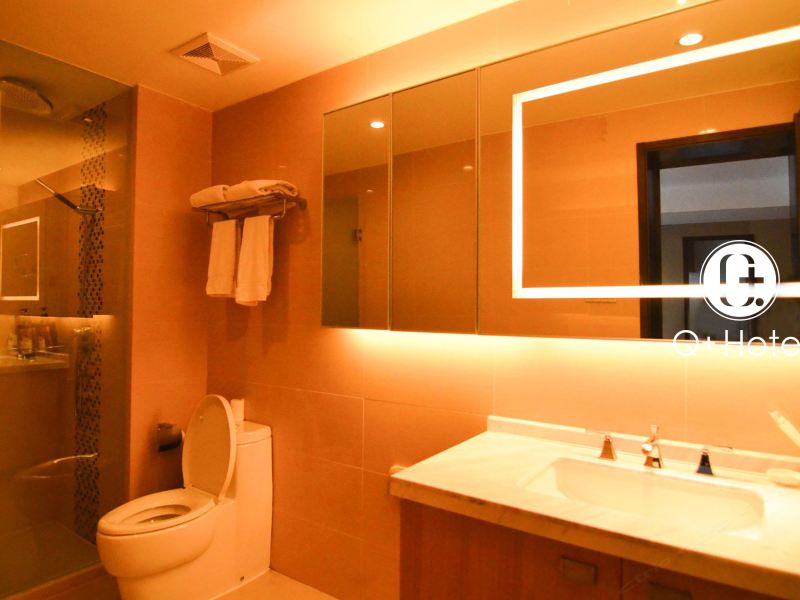 hotelPic