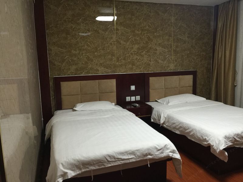 hotelPic