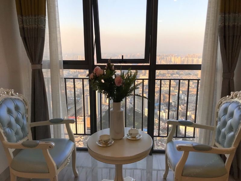 hotelPic