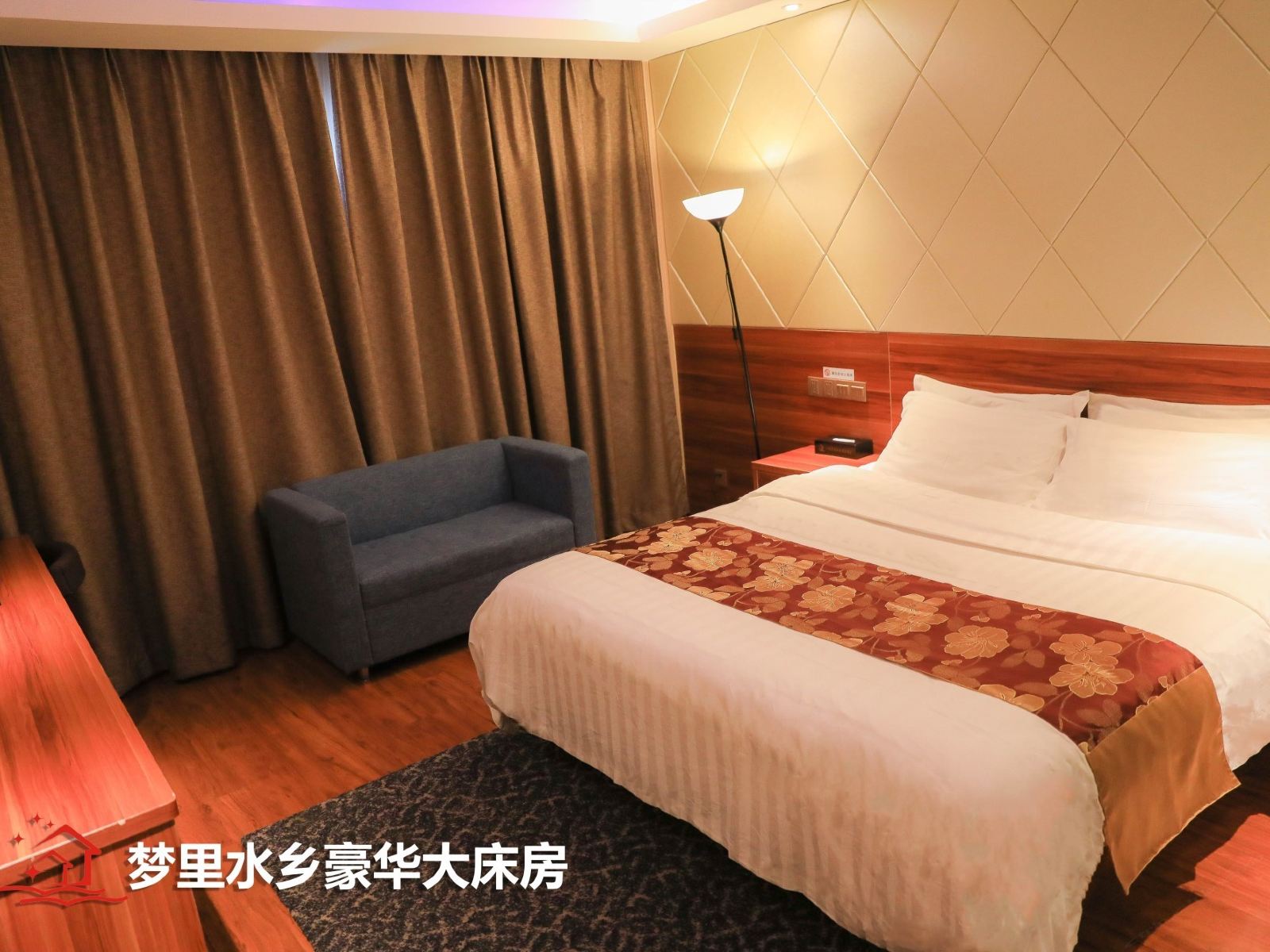 豪华大床房