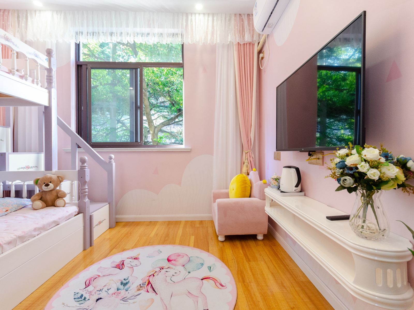 梦幻小屋高低床房