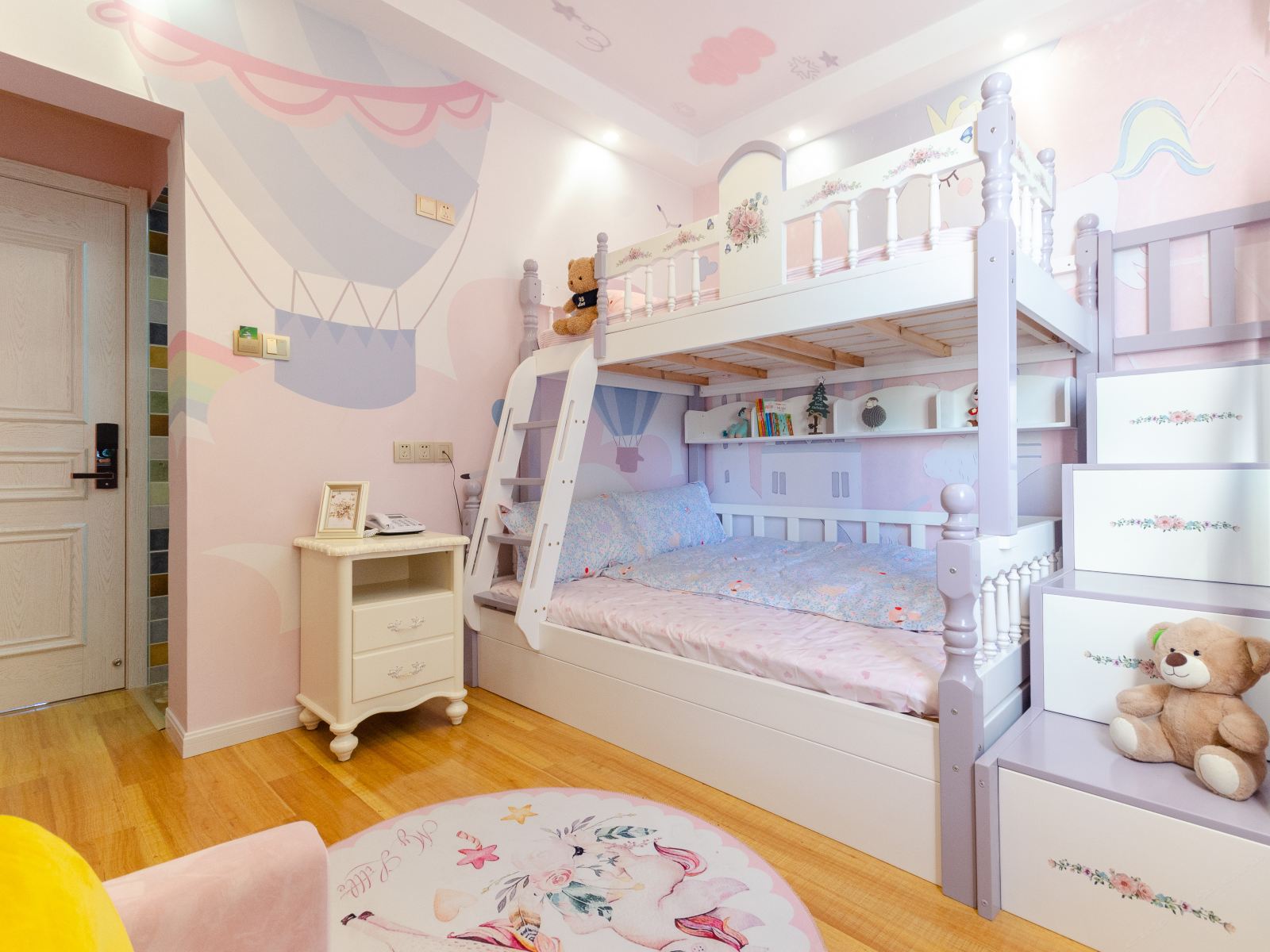 梦幻小屋高低床房