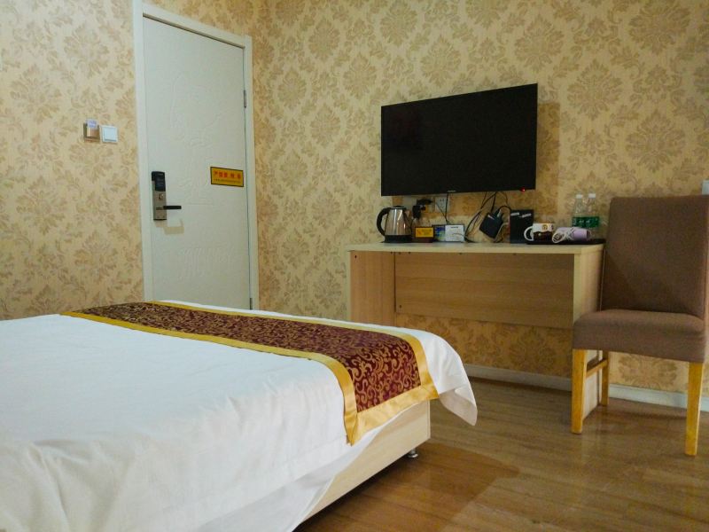 hotelPic