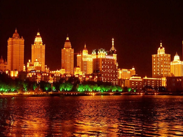 首页 国内旅游 东北 黑龙江 哈尔滨 【 满洲里夜景】满洲里的夜显得