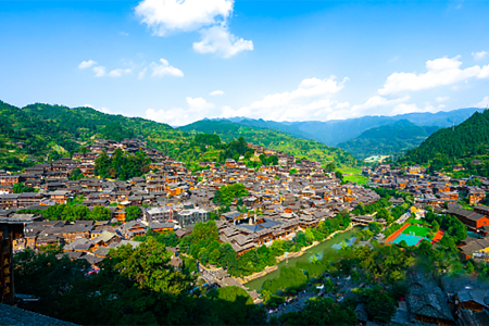 <贵州黄果树+西江+荔波+青岩双动5日游>广州往返，高性价比，自营发班，保证夜宿西江，特色长桌宴，赠****元的雷山蝴蝶妈妈表演