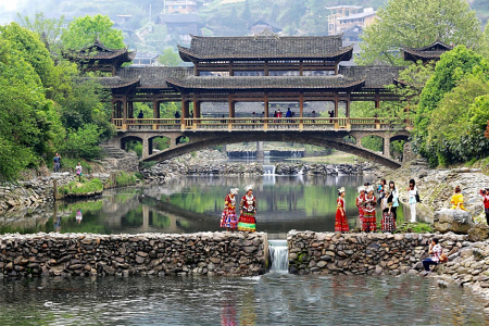 <贵州黄果树+西江+荔波+青岩火车5日游>重庆往返，高性价比，自营发班，保证夜宿西江，特色长桌宴，赠****元的雷山蝴蝶妈妈表演