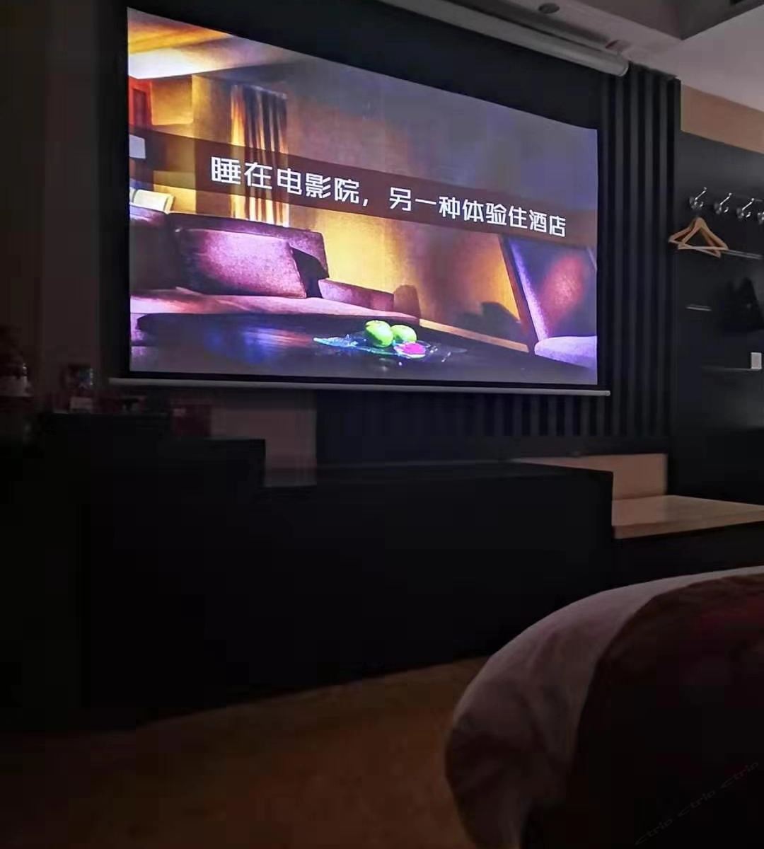 极光TV巨幕影院房